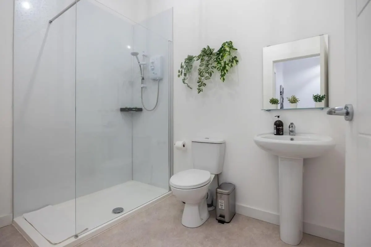 Smart 1 Bedroom Apartment In Belfast East Village United Kingdom