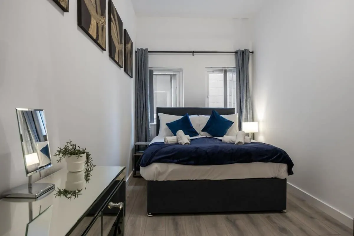 Smart 1 Bedroom Apartment In Belfast East Village
