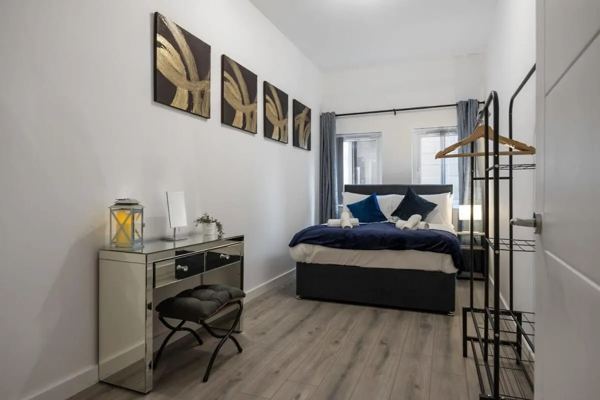 Smart 1 Bedroom Apartment In Belfast East Village