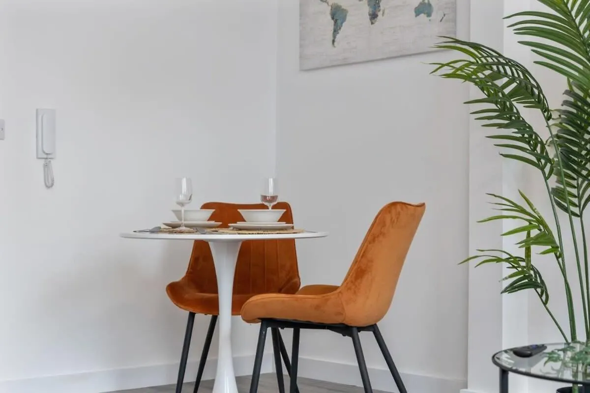 Smart 1 Bedroom Apartment In Belfast East Village 0*,  United Kingdom